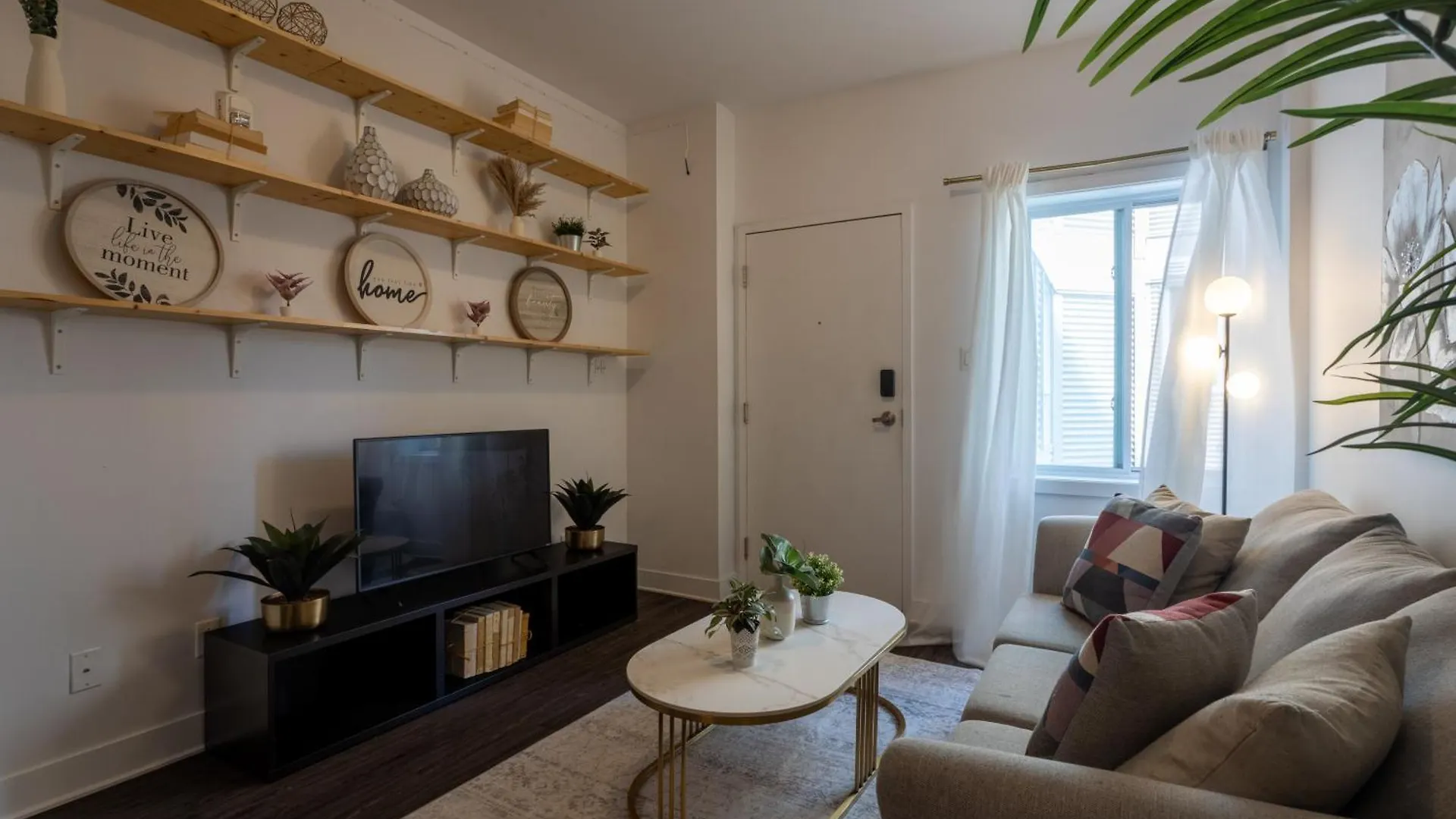 Large Suite In Downtown Montréal